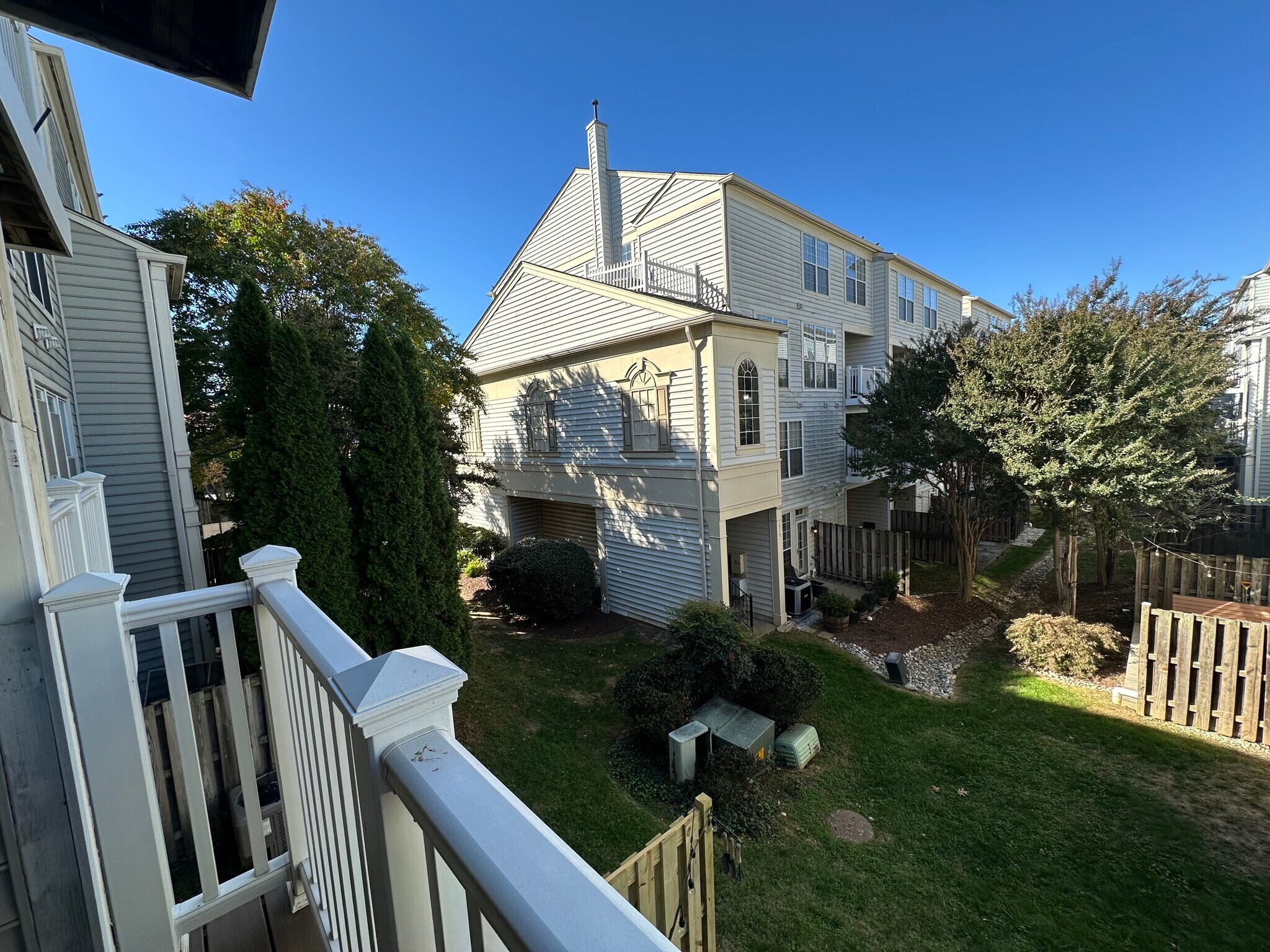 Building Photo - 1813 Kenwood Ave