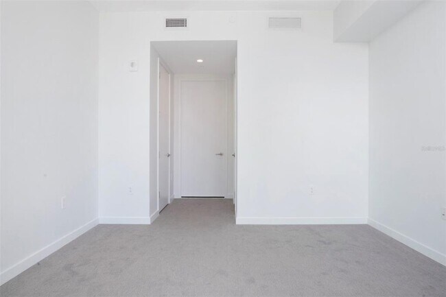 Building Photo - 400 Central Ave