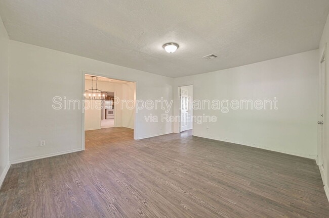 Building Photo - 713 SW 25th St
