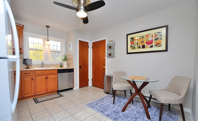 Building Photo - 5 Tunxis Pl