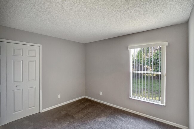 Building Photo - 1033 Lake Davenport Blvd