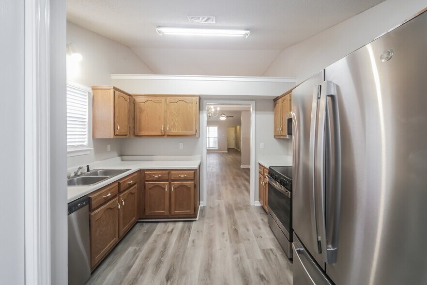 Building Photo - 923 Remington Cove