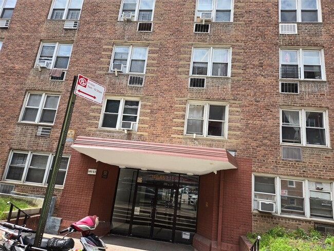Building Photo - 140-65 Beech Ave