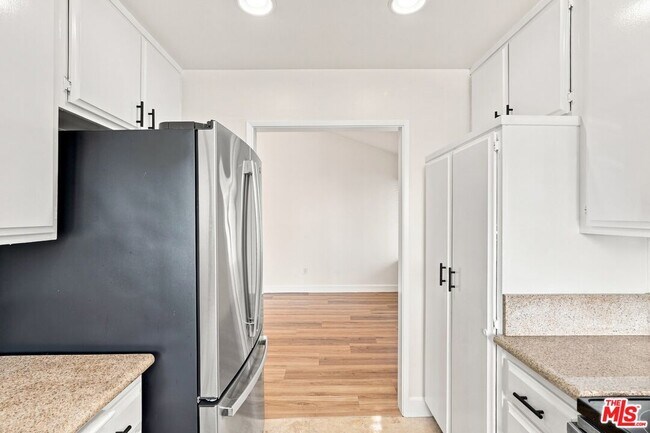 Building Photo - 2322 Palos Verdes Dr W