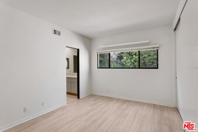 Building Photo - 3621 Malibu Country Dr