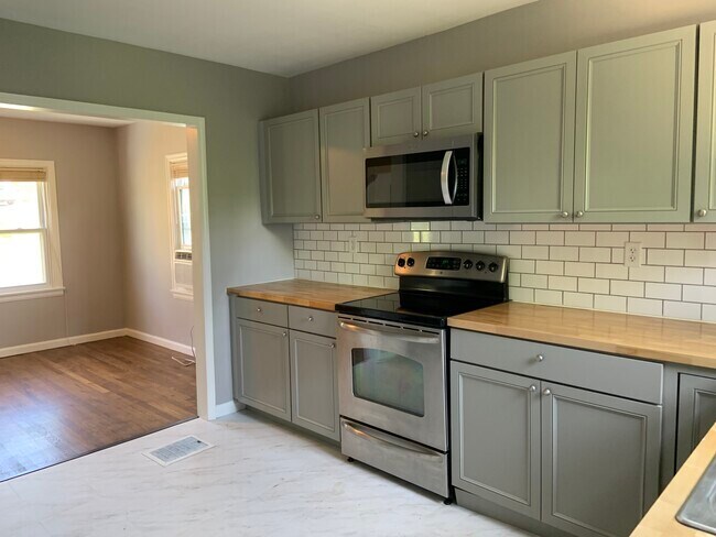 Building Photo - 2050 New Linden Rd