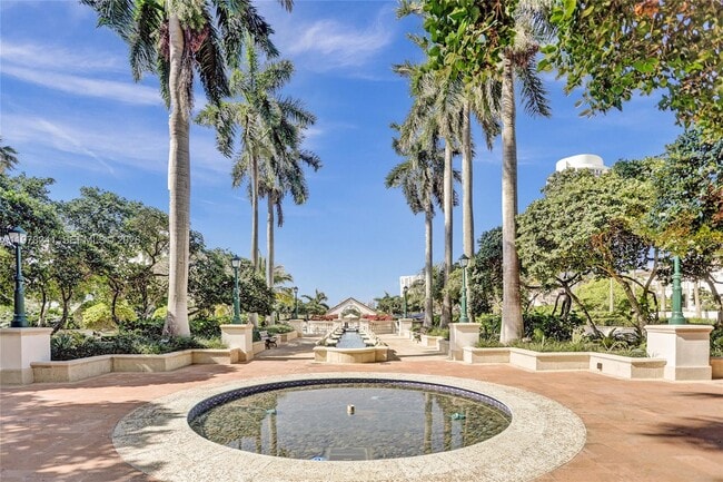 Building Photo - 2000 Island Blvd