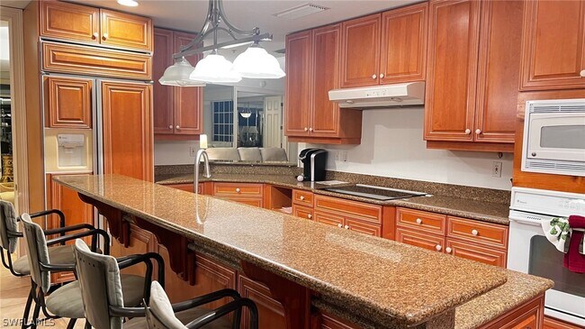 Building Photo - 391 4th St S