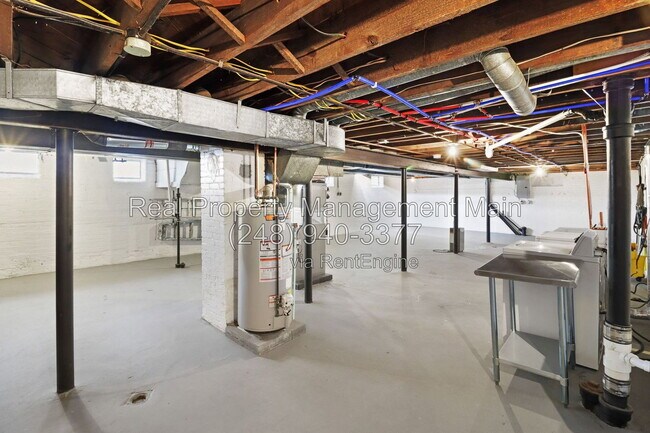 Building Photo - 12303 Klinger St