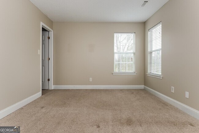Building Photo - 301 Lyman Ct
