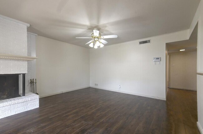 Building Photo - 2012 Court Pl