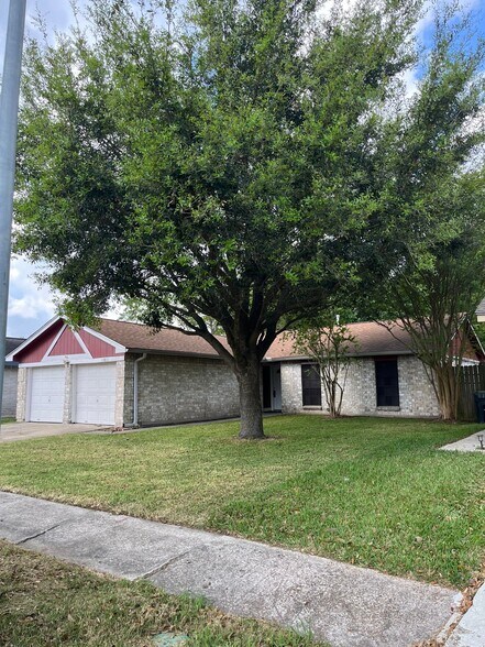 Building Photo - 19823 Burle Oak Dr