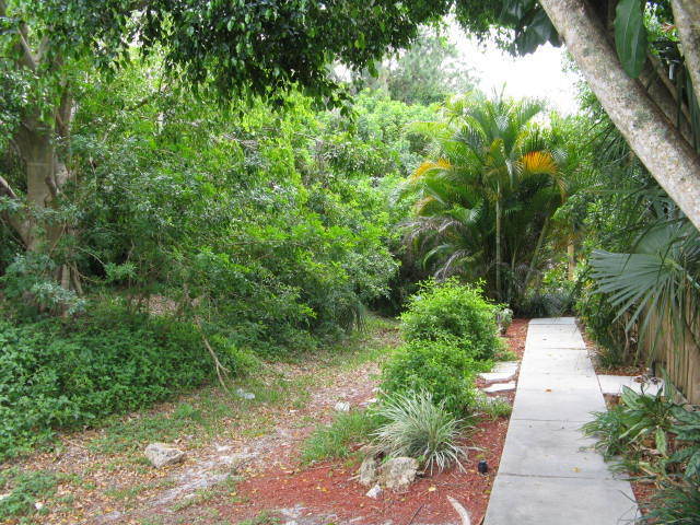 Building Photo - Parkwoods 5576-4