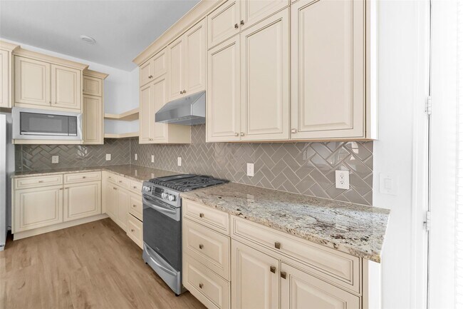 Building Photo - 1426 Northwood Blf Ln
