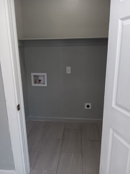 Building Photo - 608 E Perkins Ave