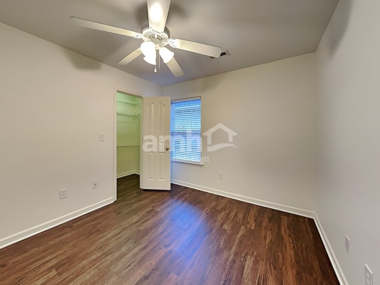 Building Photo - 16 Slow Creek Dr