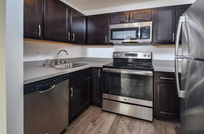 Primary Photo - 500 W Madison St