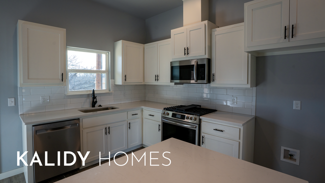 Building Photo - 308 W 3rd St