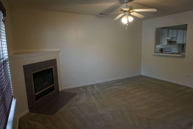 Building Photo - 2 Bedroom 2.5 Bathroom Townhome located in Marsh Oaks