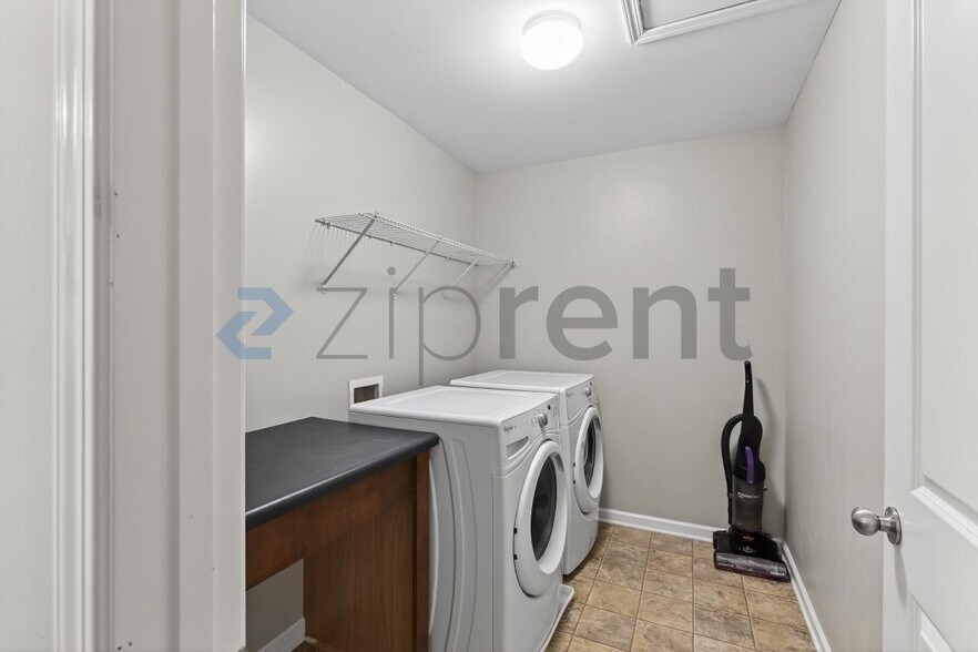 Building Photo - 291 Ranlo Ave