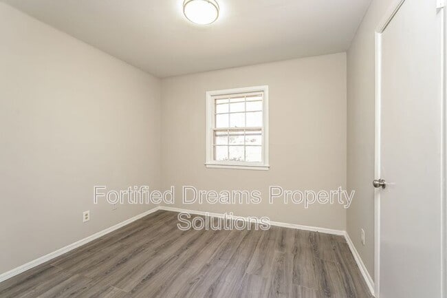 Building Photo - 1316 Pleasant St