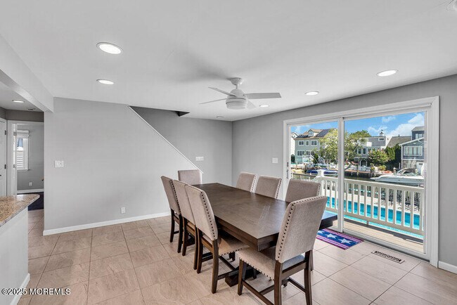 Building Photo - 1648 Center St