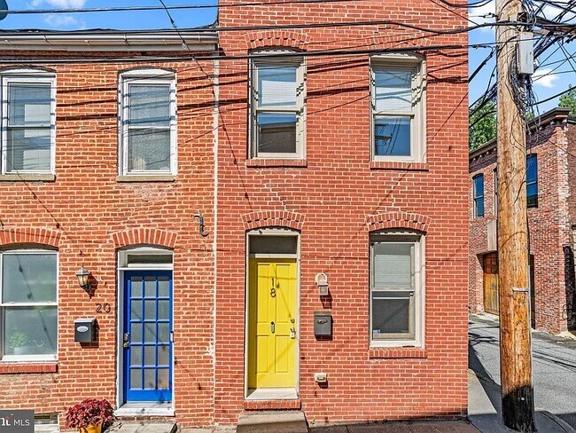 Primary Photo - 18 S Madeira St