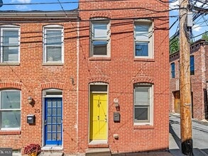 Building Photo - 18 S Madeira St