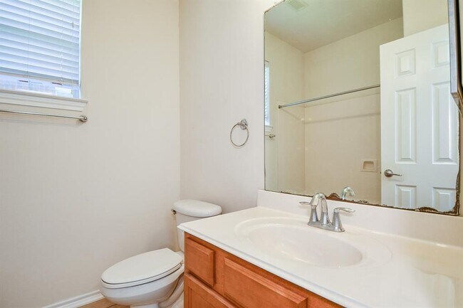 Building Photo - 6738 Chester Oak Dr