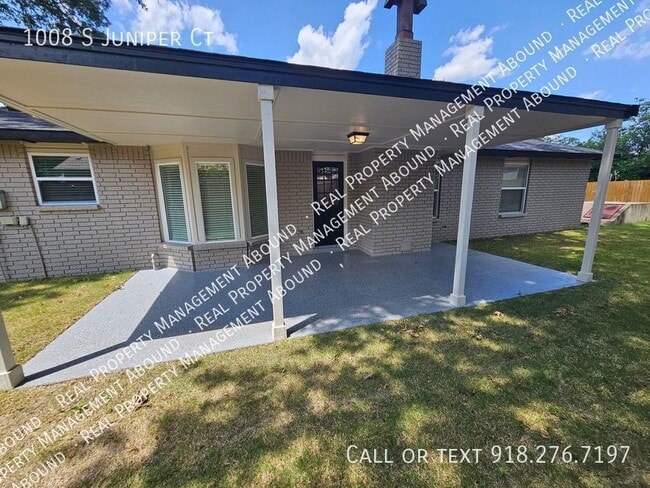 Building Photo - 1008 S Juniper Ct