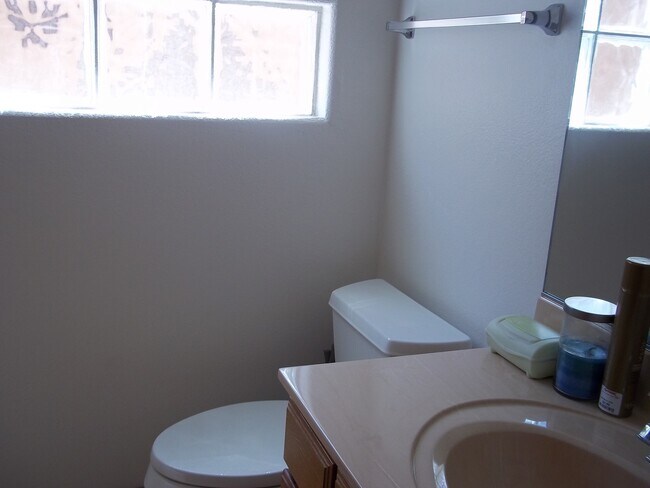 Building Photo - 2BR+1, 2BA, 2CG