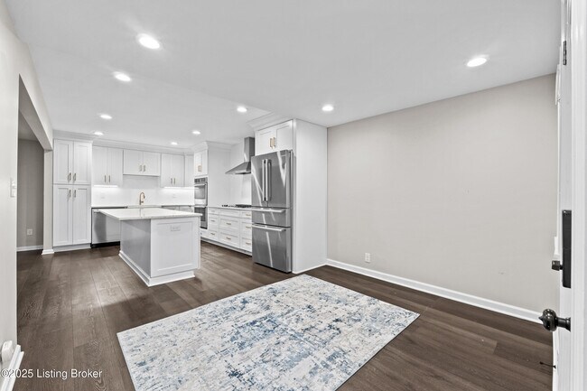 Building Photo - 1112 E Burnett Ave