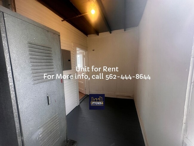 Building Photo - 2 Bedrooms / 1 Bath / West Hollywood