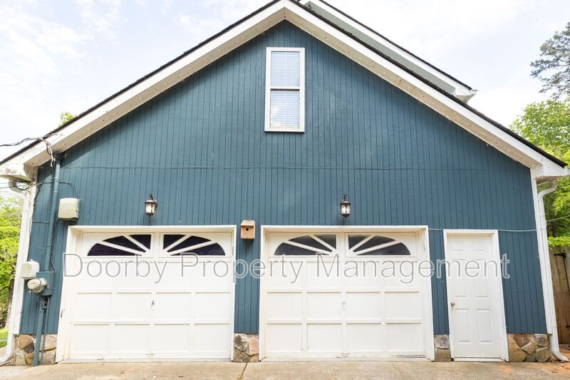 Building Photo - 6114 Sasha Ln