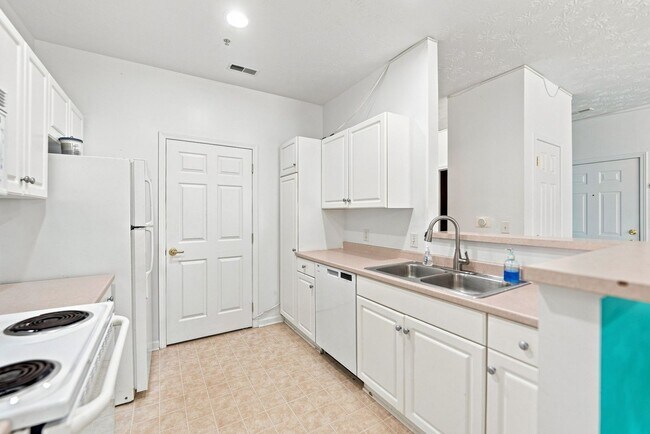 Building Photo - 1201 Stockton Ridge