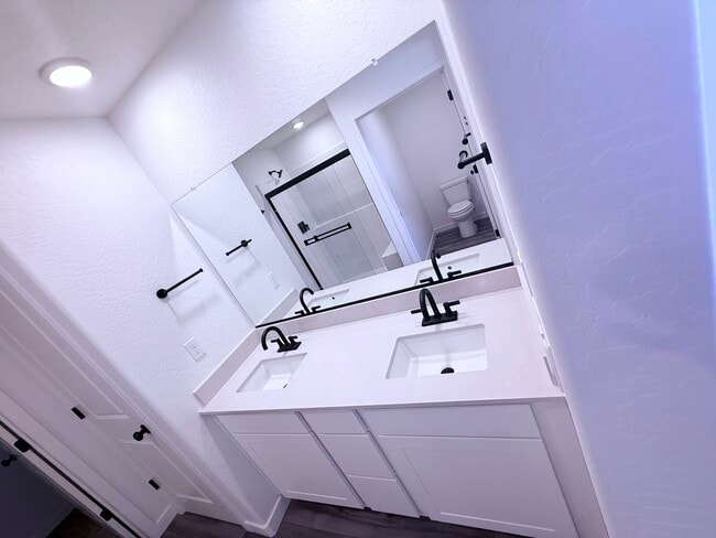 Building Photo - 4026 N Brent Ave