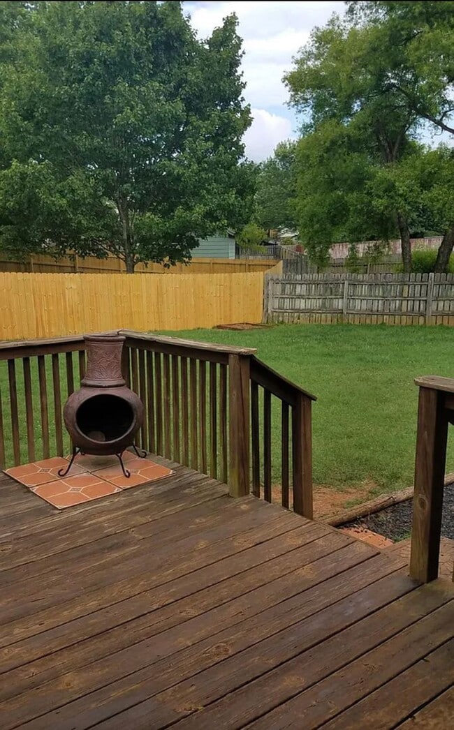 Building Photo - Knoxville 37922 - Available Now! 3 bedroom, 2 bath home - Contact Susan Niedergeses 865-300-4722