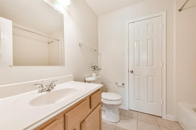 Building Photo - 11502 Bay Ledge Dr