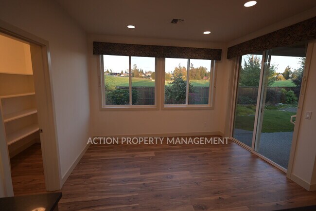 Building Photo - Beautiful custom-built 3 bed, 1 office, 2 bath, 2 car garage in Sequim