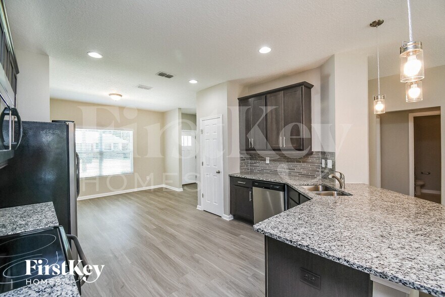 Building Photo - 9729 Kline Rd