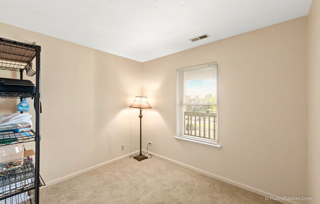 Building Photo - 122 Glengarry Dr
