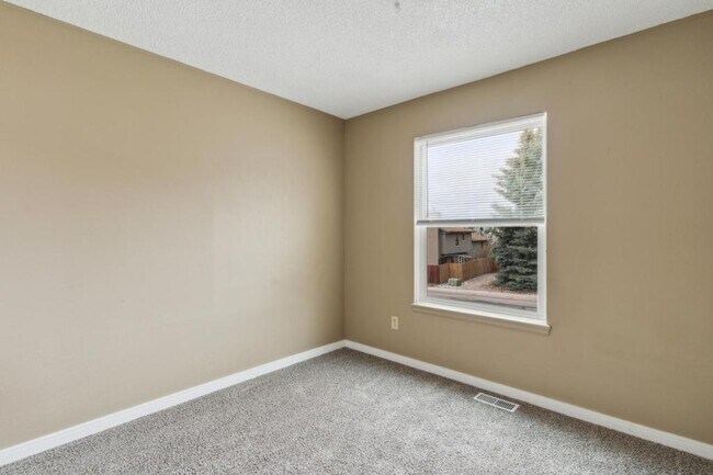 Building Photo - 5245 Mule Deer Dr