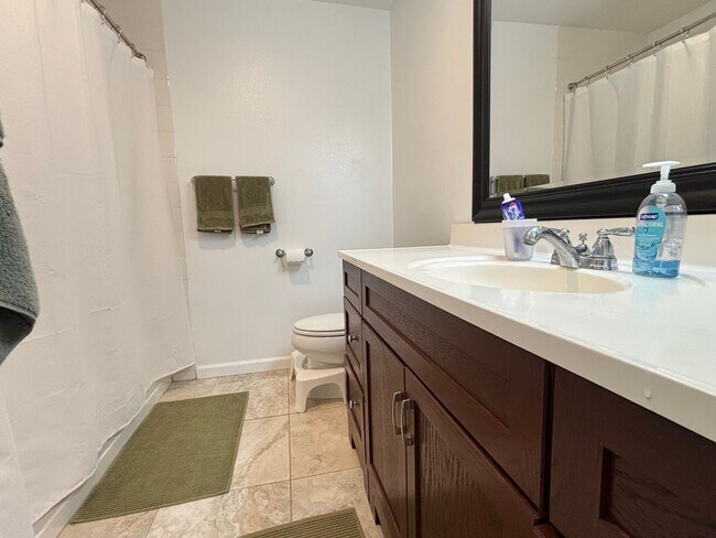 Building Photo - Live the Coveted Encinitas Lifestyle!