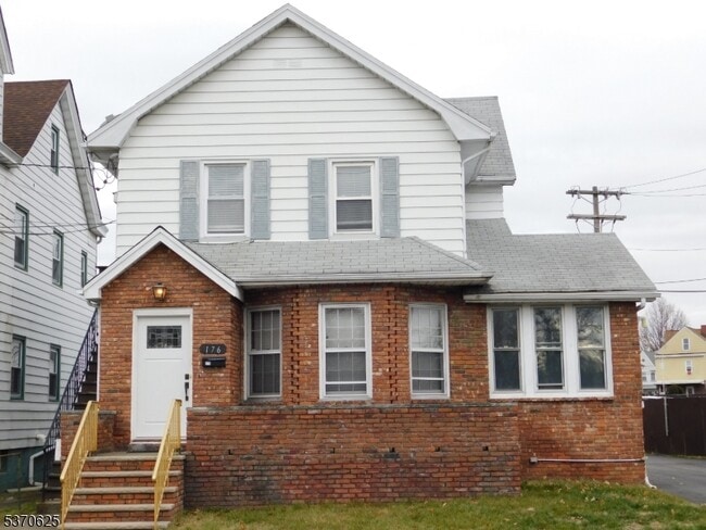 Building Photo - 176 Totowa Rd