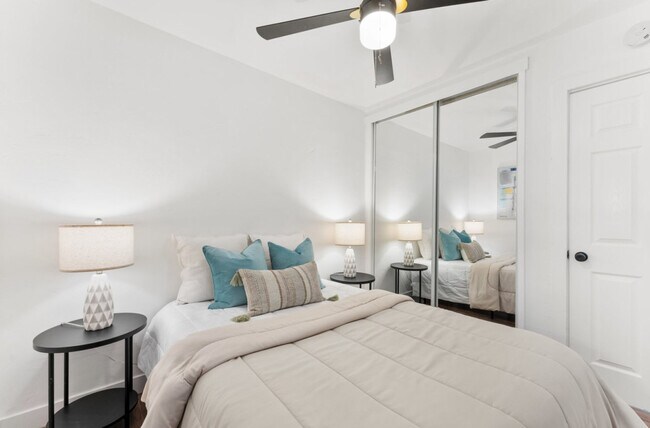 Building Photo - 4404 Vista Way