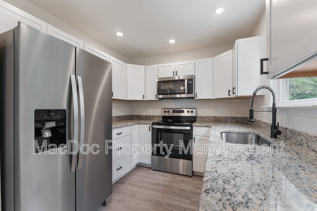 Building Photo - 105 Hillcrest Dr