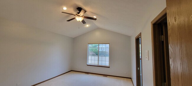 Building Photo - 260 Shipland Dr