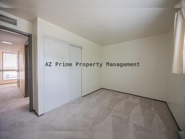 Building Photo - 4710 N 10th Pl