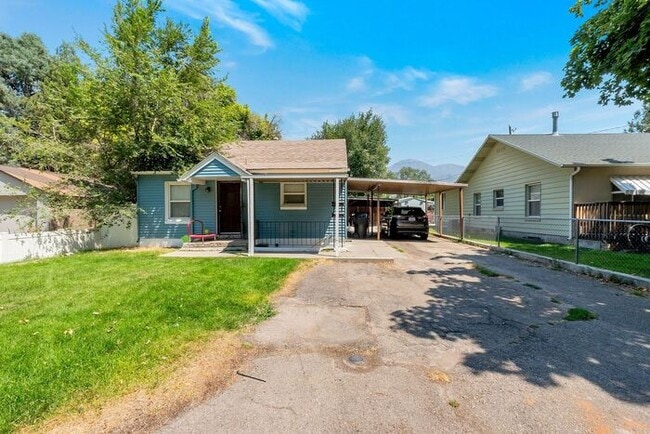 Primary Photo - Quaint Basement Unit in Central Location