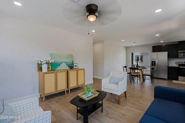 Building Photo - 454 S Pioneer